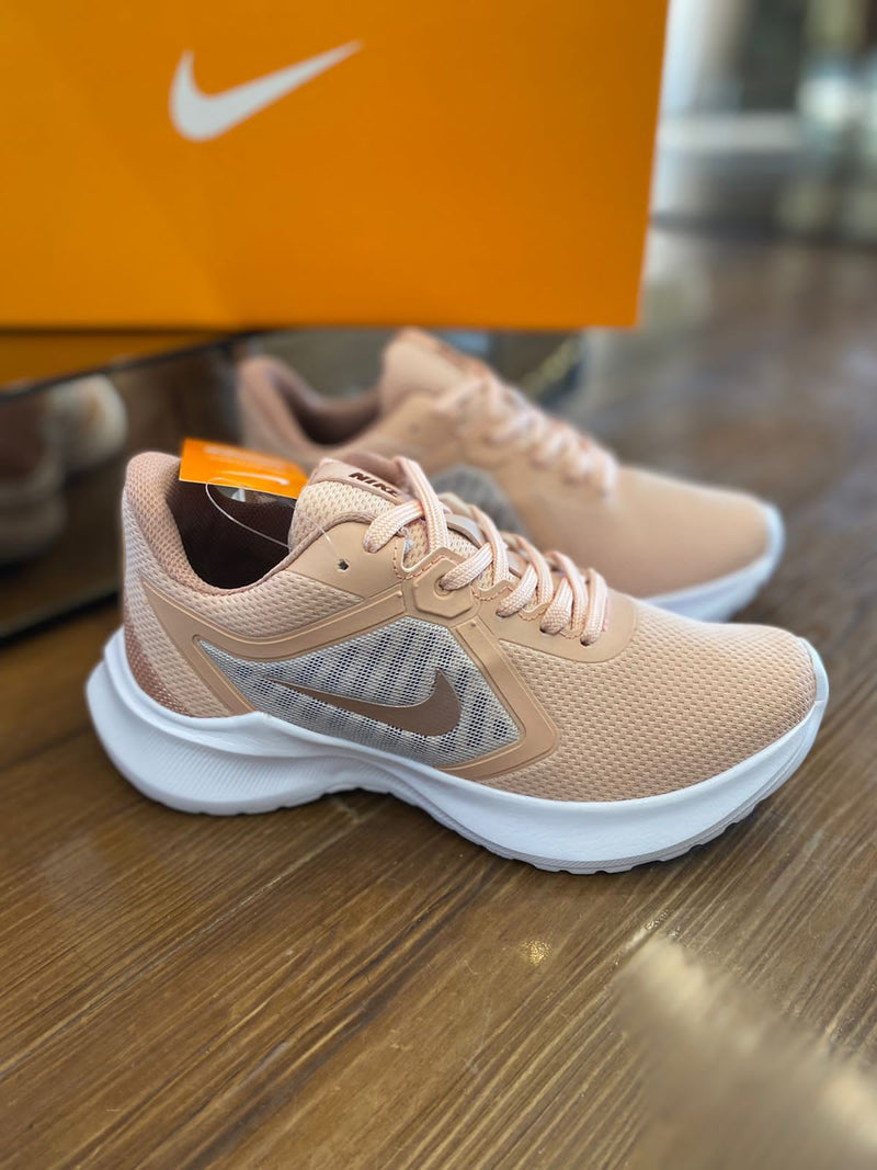 Tênis Nike Running  ideal para corridas, caminhadas, treinamento na academia