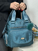 Bolsa Kipling Transversal Bolsos Laterais e Frontal C/ Botão C/ Pompom