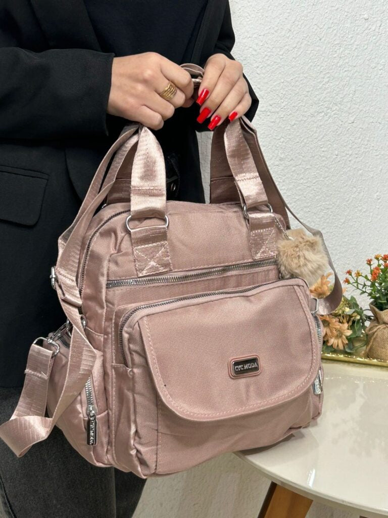 Bolsa Kipling Transversal Bolsos Laterais e Frontal C/ Botão C/ Pompom