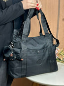 Bolsa Kipling Transversal Bolsos Laterais e Frontal C/ Botão C/ Pompom