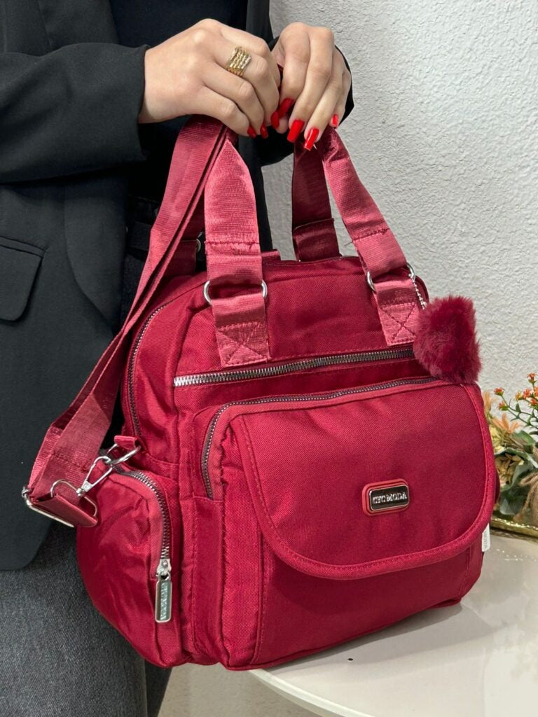 Bolsa Kipling Transversal Bolsos Laterais e Frontal C/ Botão C/ Pompom